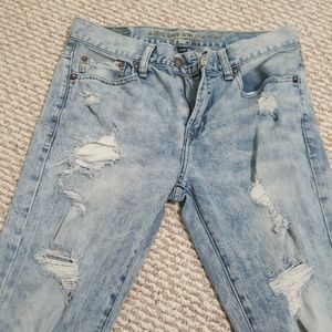 Distressed AEO skinny jeans